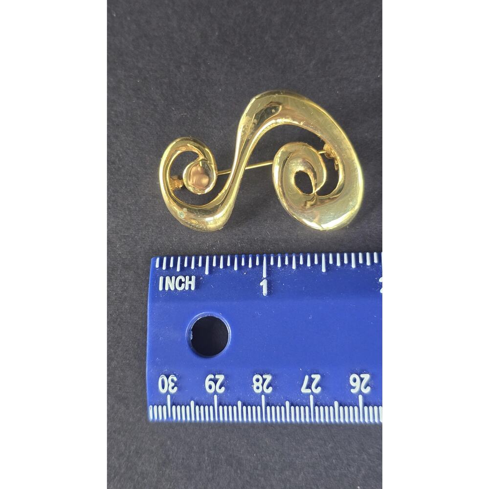 Gold Tone Abstract Swirl Brooch Pin Modern Scroll Costume Statement Jewelry - Picture 6 of 6